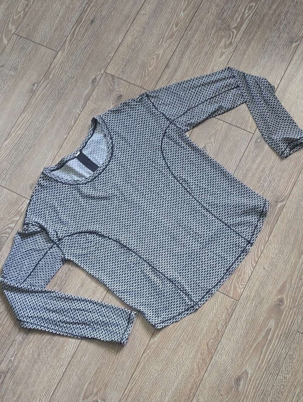 lululemon athletica Black and White Patterned Long-Sleeve Top